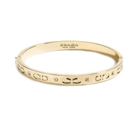 Vòng Đeo Tay Coach Kissing C Hinged Bangle F59083 Màu Vàng Vòng Đeo Tay Coach Kissing C Hinged Bangle F59083 Màu Vàng